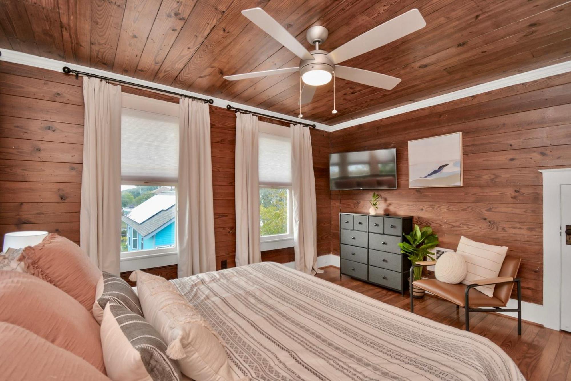 Coastal Craftsman- Walk To Beach & Pleasure Pier- As Seen On 'Restoring Galveston' Exteriör bild