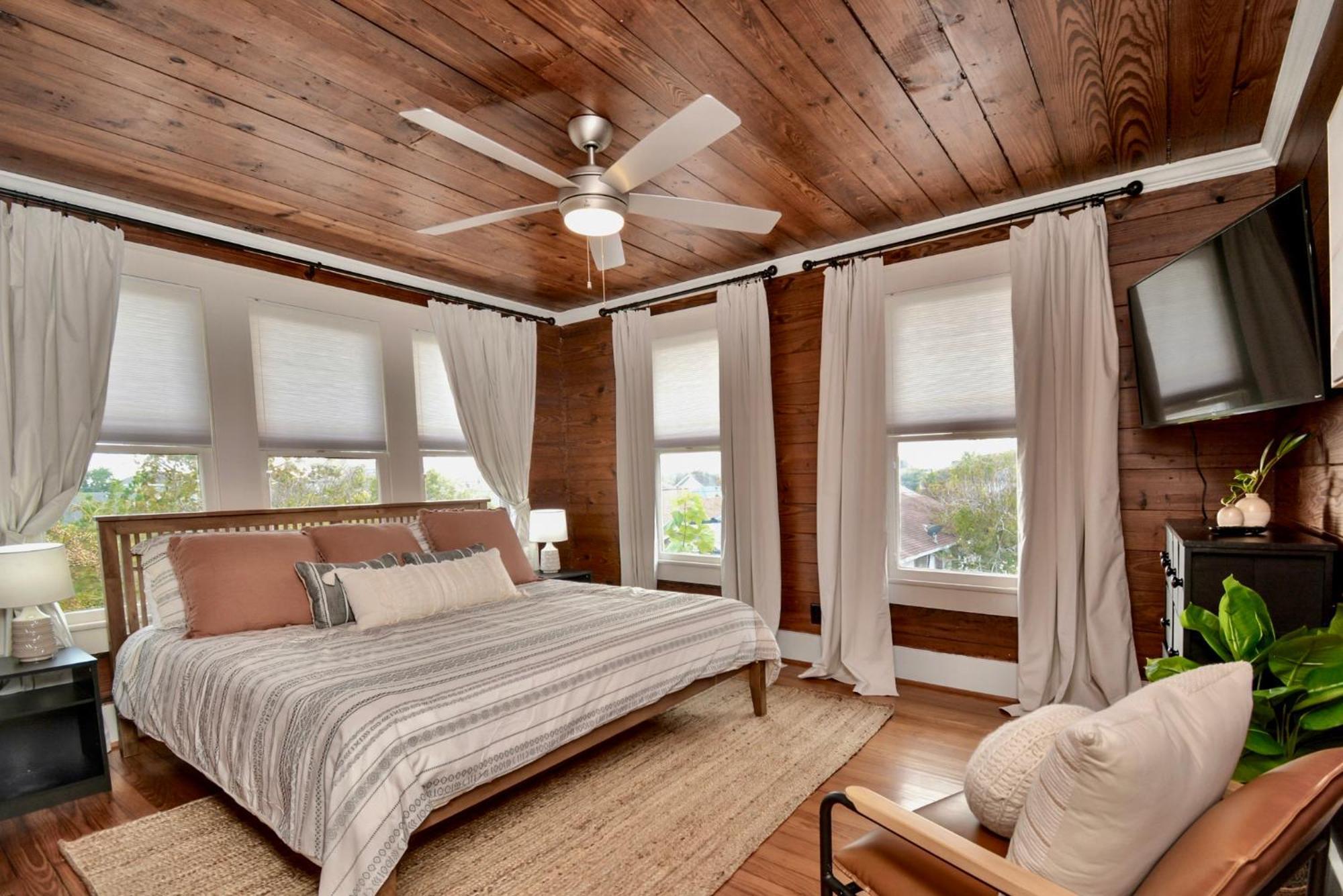 Coastal Craftsman- Walk To Beach & Pleasure Pier- As Seen On 'Restoring Galveston' Exteriör bild